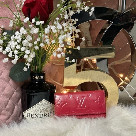 LOUIS VUITTON ROSE POP VERNIS LEATHER 4 RING MULTICLES KEY CASE - Picture 1 of 10